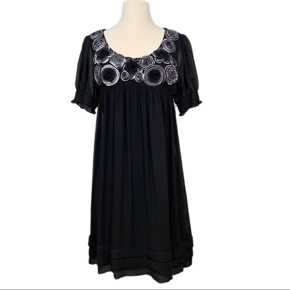 ECI Dresses & Skirts - ECI Stretch Black & White Rosette Tunic Dress M